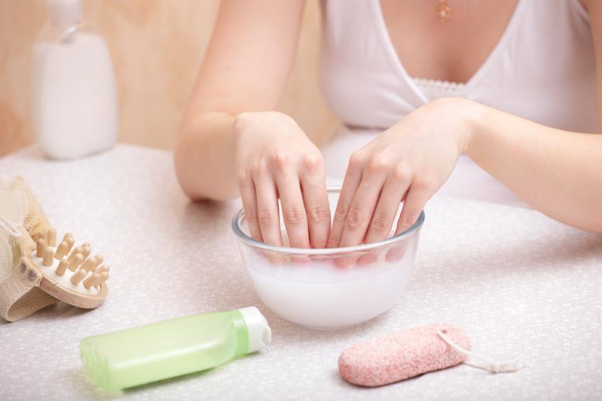 Cómo hacer crecer tus uñas rápidamente con ajo y aceites Un truco