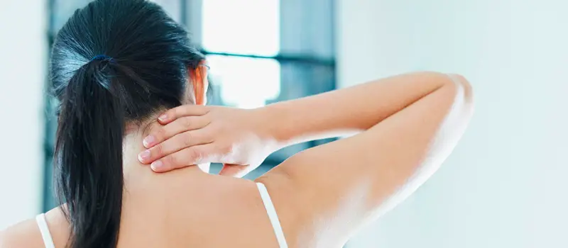 8 estiramientos para aliviar la rigidez del cuello y la tensión del hombro