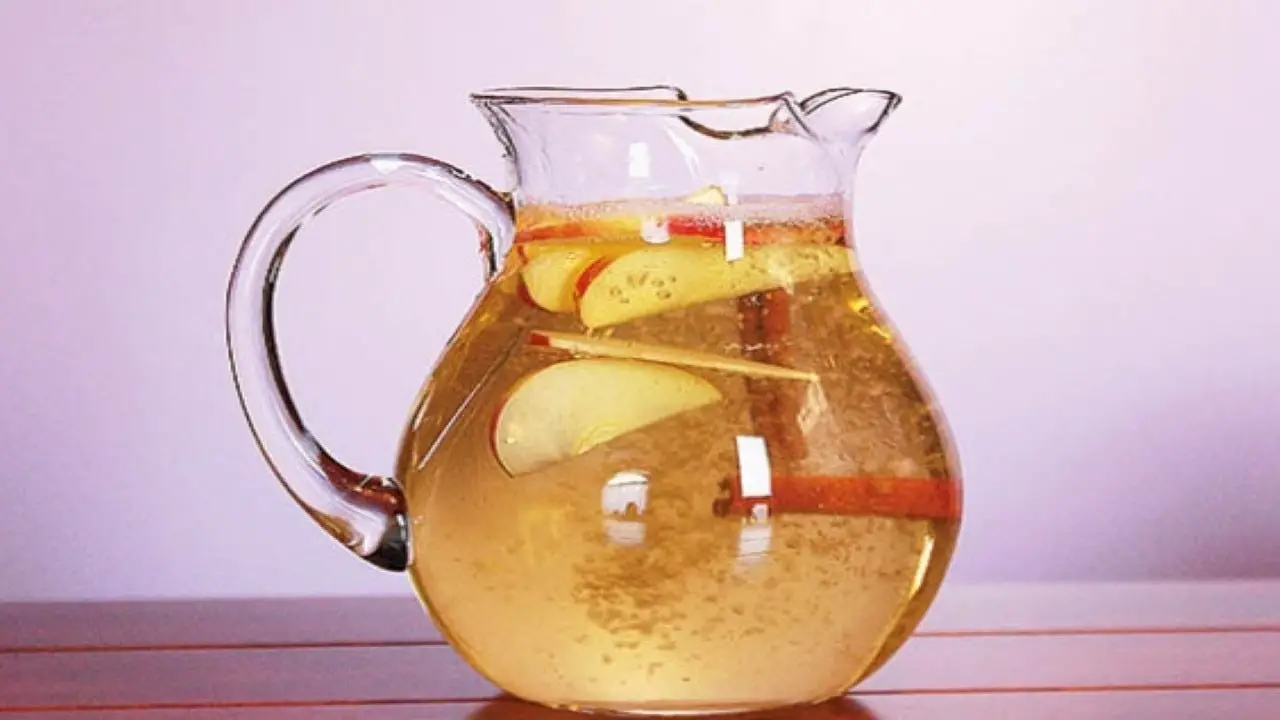 Como hacer agua de manzana y canela para perder peso. ¡Fácil y saludable!