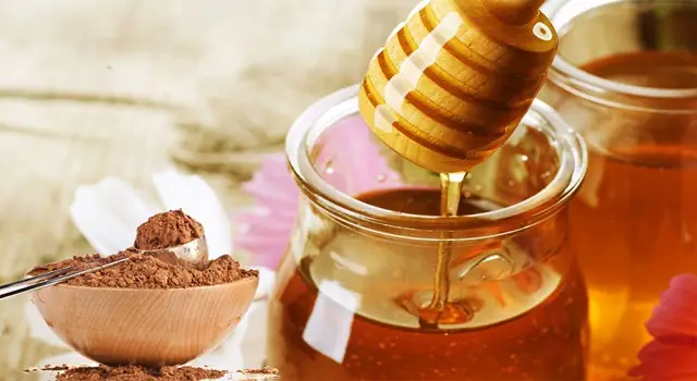 Prepare una bebida de miel y canela para adelgazar de manera saludable y eficaz