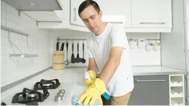 Prepara este limpiador multiusos perfecto para tu cocina: La dejará como nueva