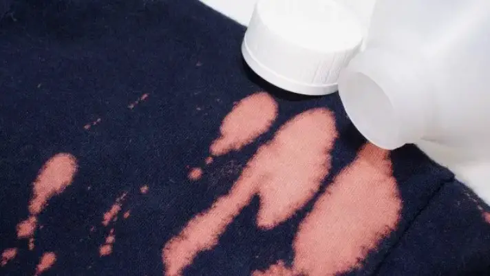 Aprende cómo quitar manchas de cloro en la ropa