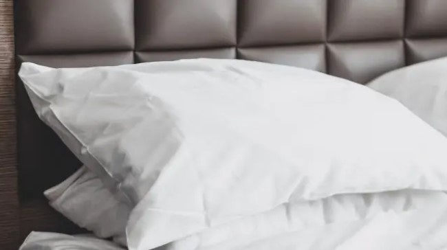 ¿Cómo eliminar el mal olor de las almohadas? La receta con bicarbonato que nunca falla