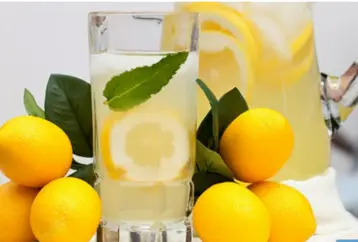 Beba agua de limón en lugar de pastillas si tiene uno de estos 13 problemas
