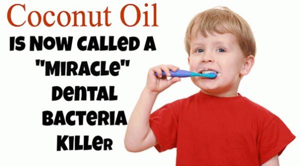 El aceite de coco es mejor que cualquier pasta de dientes según un nuevo estudio